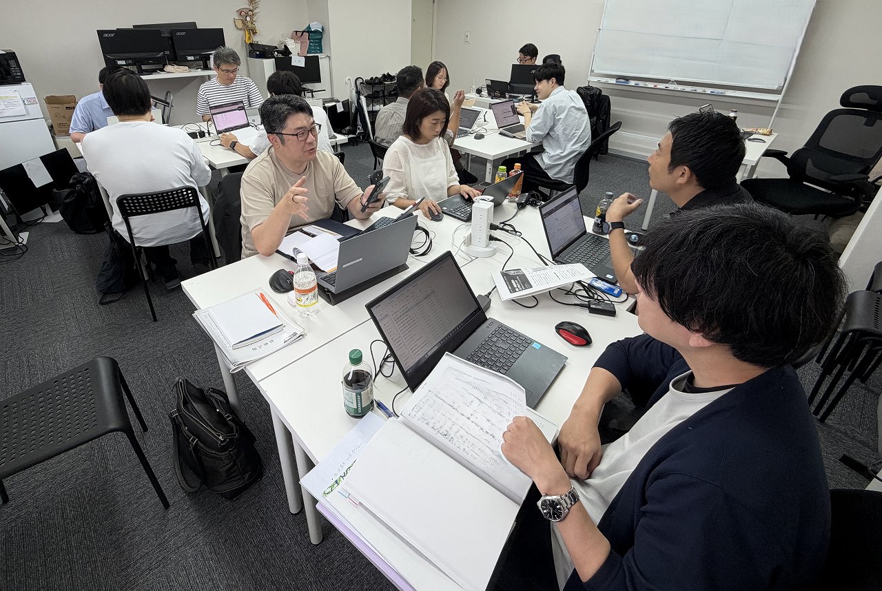 3日目：グループワーク（提案資料の仕上げに向けて）・先輩診断士講話・補助金レクチャー